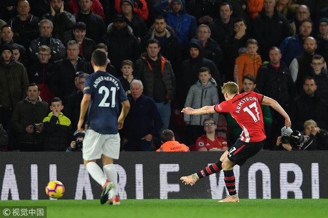 包含梅西在曼联比赛中出色防守，战术调整引发热议！的词条